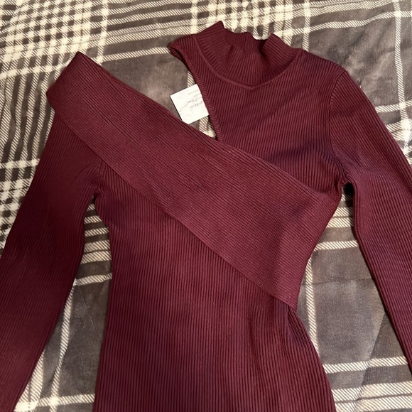HP!! 🎉NWT Cut out mock neck sweater - Picture 2 of 4